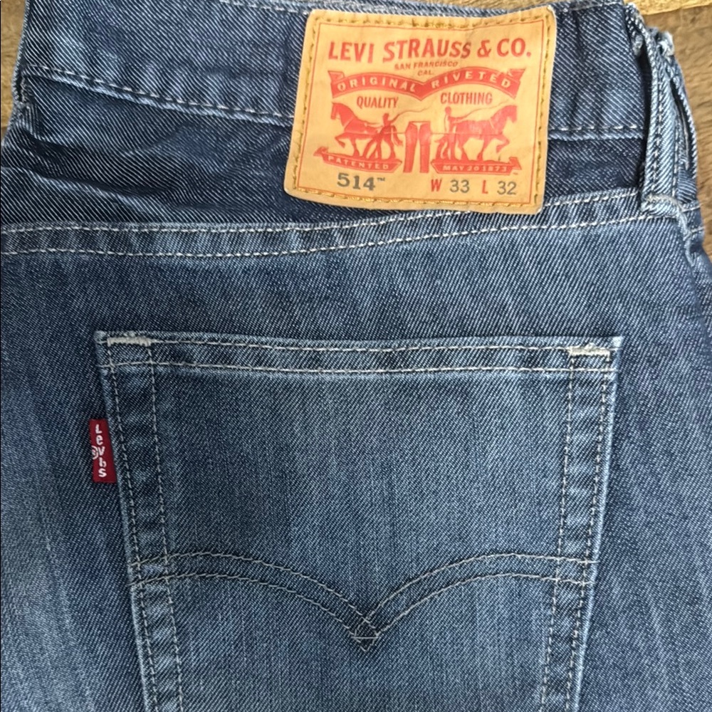 Levi's 514 Blue Slim Straight Jeans with Iconic Design